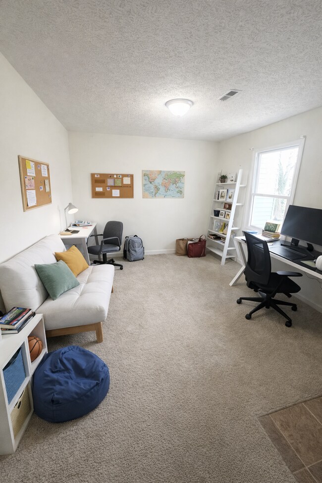 Foto del edificio - 148 Clover Valley Cir