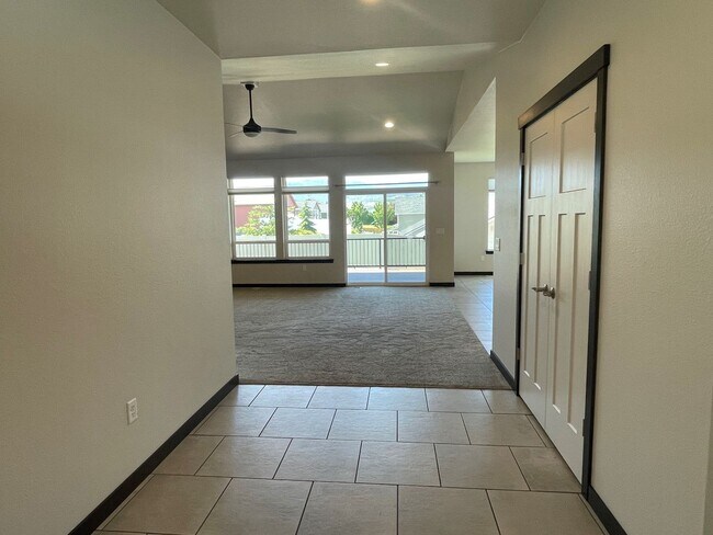 Building Photo - Now renting 3 bedroom 2 bathroom House