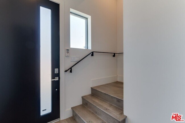 Foto del edificio - 4826 1/2 Pickford St