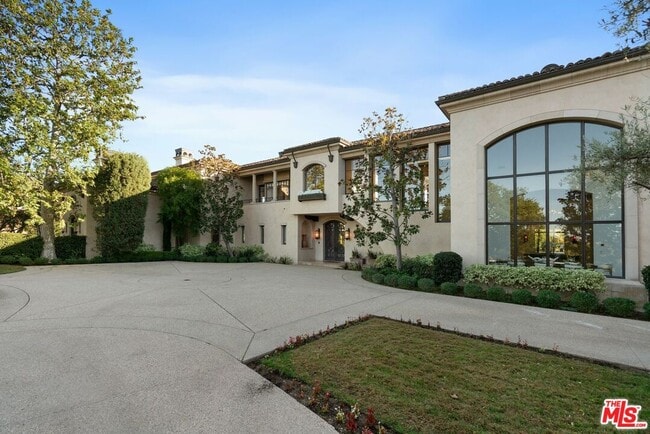 Building Photo - 8 Beverly Ridge Terrace