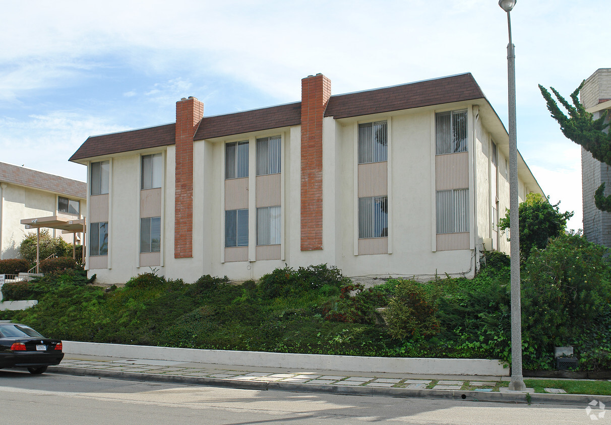 Building Photo - 740 Amigos Way