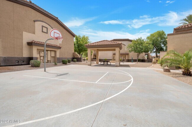 Foto del edificio - 10136 E Southern Ave