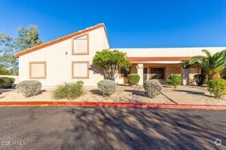 Building Photo - 1440 N Idaho Rd