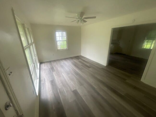 Foto del edificio - 3702 Newman Ave