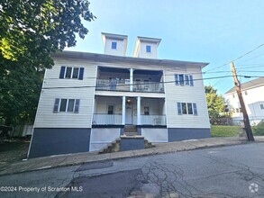 Building Photo - 1019 Bunker Hill St