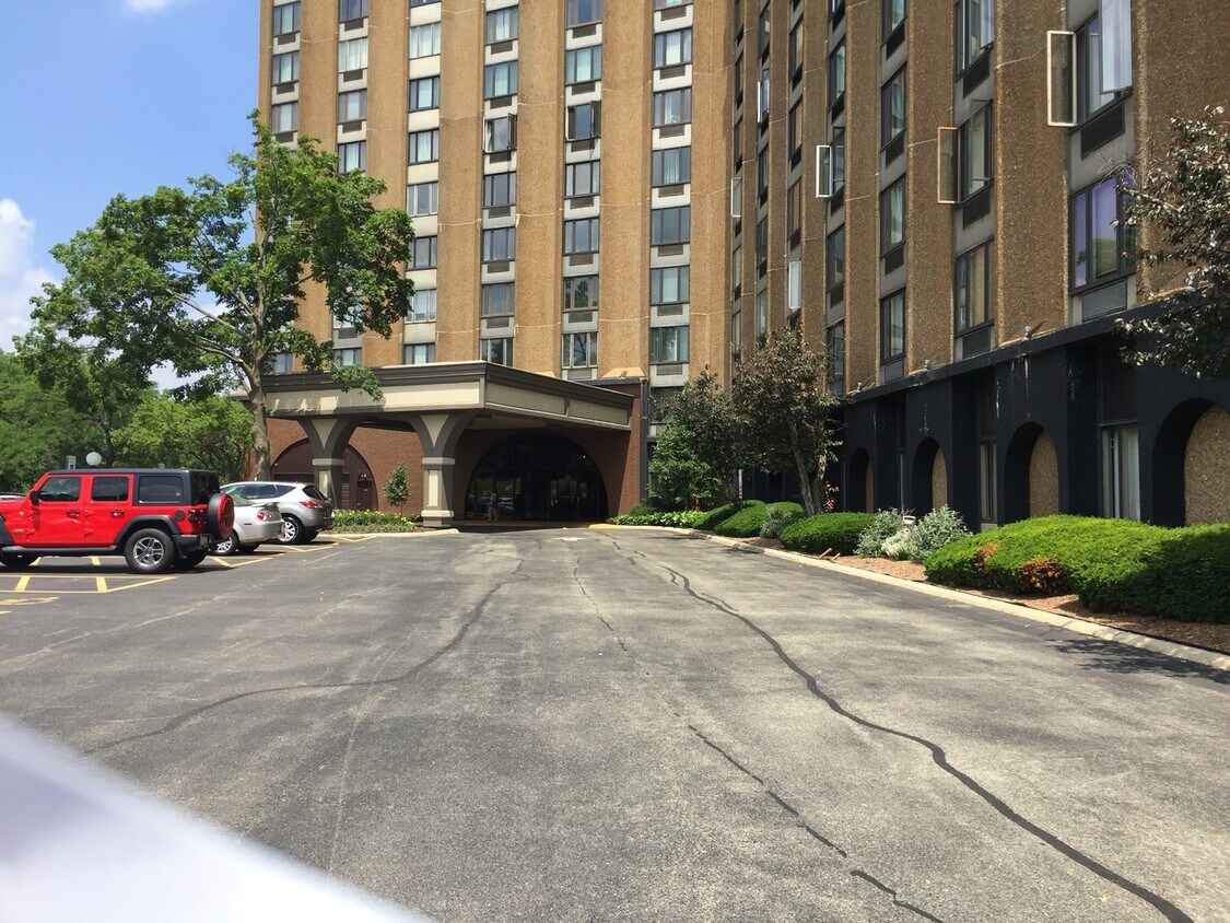 1 Renaissance Pl Unit 1017, Palatine, IL 60067 Condo for Rent in