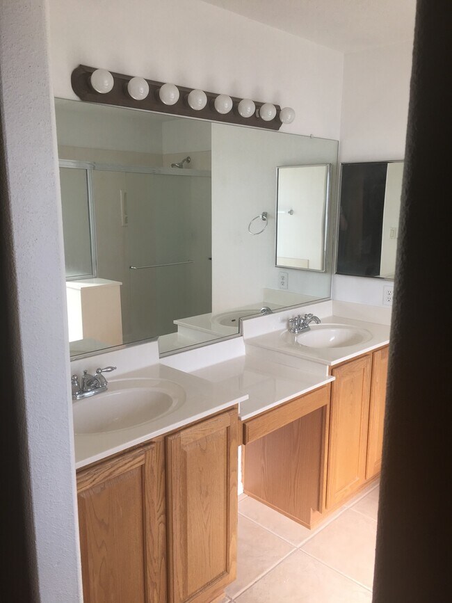 Foto del edificio - 808 7th St NE