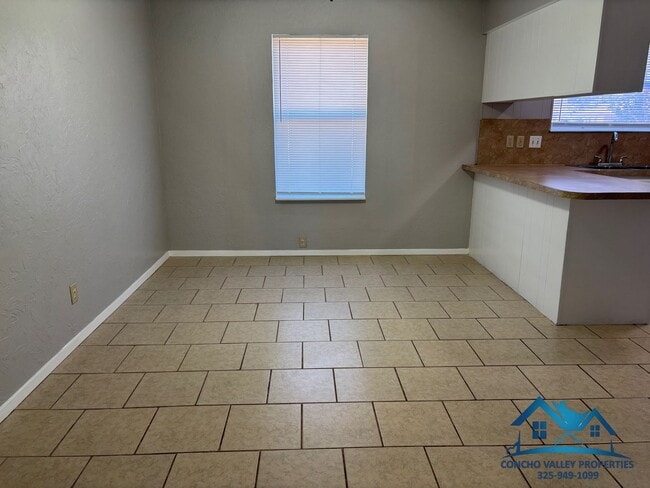 Building Photo - 1932 Glenwood Dr