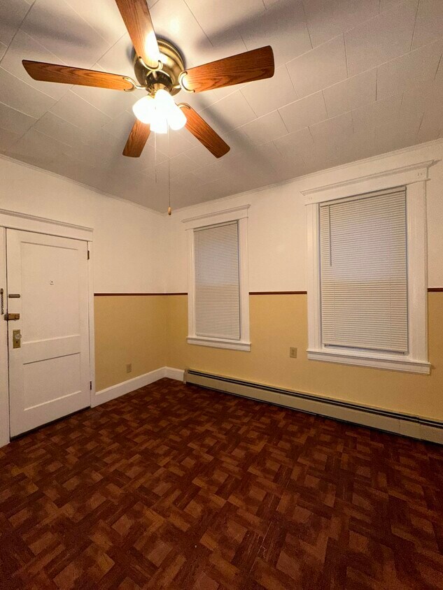 Primary Photo - 128 W 19TH St
