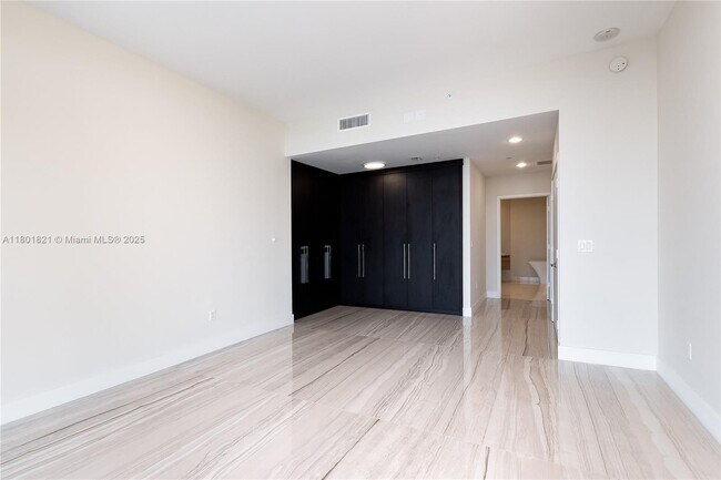 Foto del edificio - 17111 Biscayne Blvd