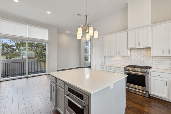 Foto del edificio - 843 W 23rd St