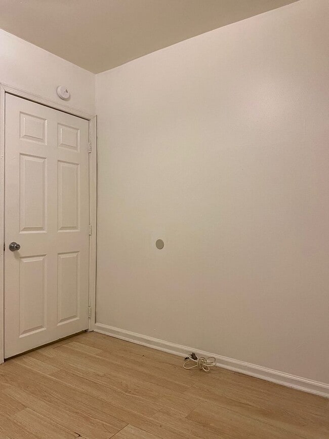 Foto del edificio - 6033 Elmwood Ave