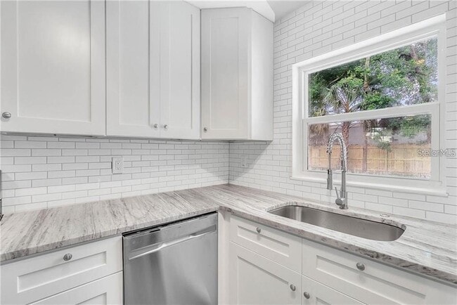 Building Photo - 1610 Tulane St