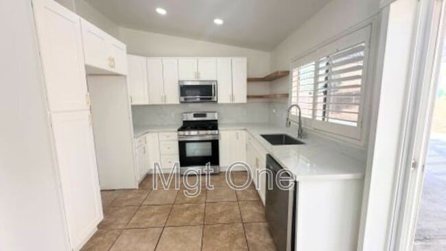 Building Photo - 25200 Todd Dr