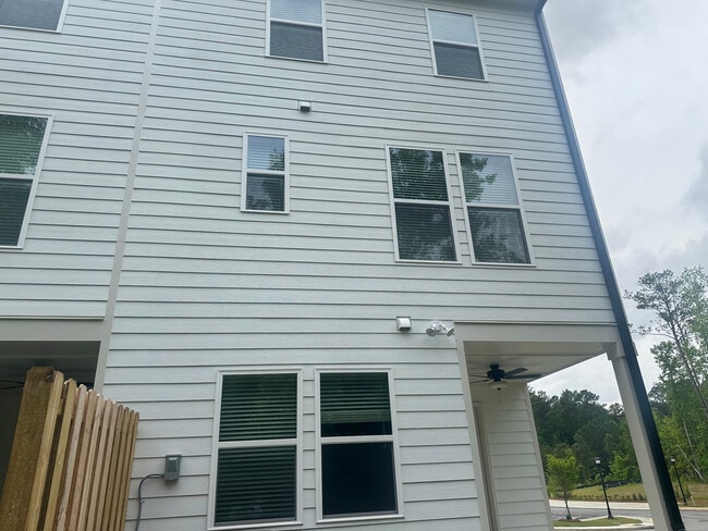 Building Photo - Room in Townhome on Bateman Drive SE