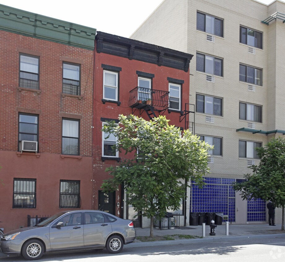 Primary Photo - 167 Columbia St