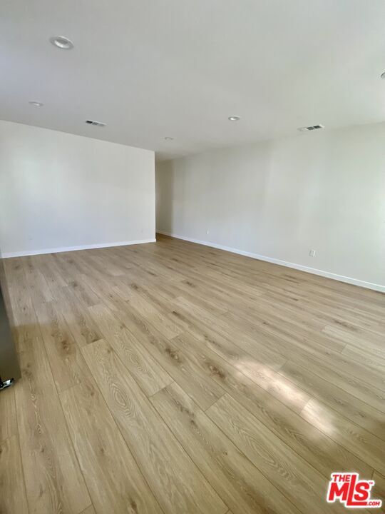Foto del edificio - 935 E Fairview Blvd