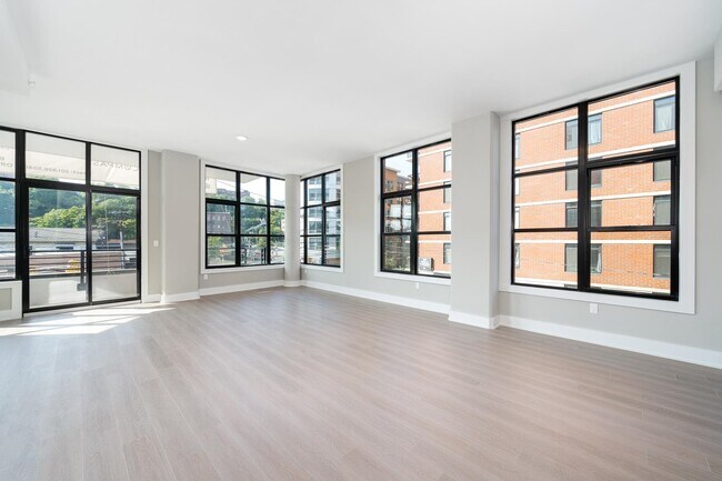 Building Photo - 711 1st St