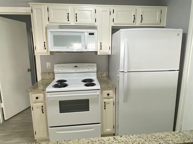 Building Photo - 226 Samuel Blvd