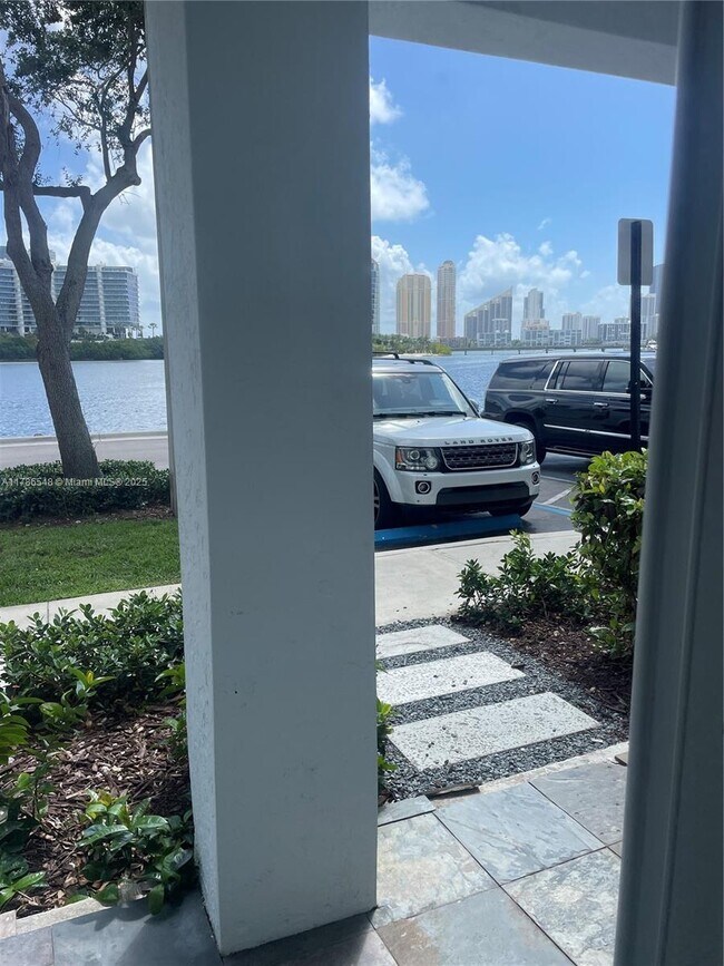 Foto del edificio - 3255 NE 184th St