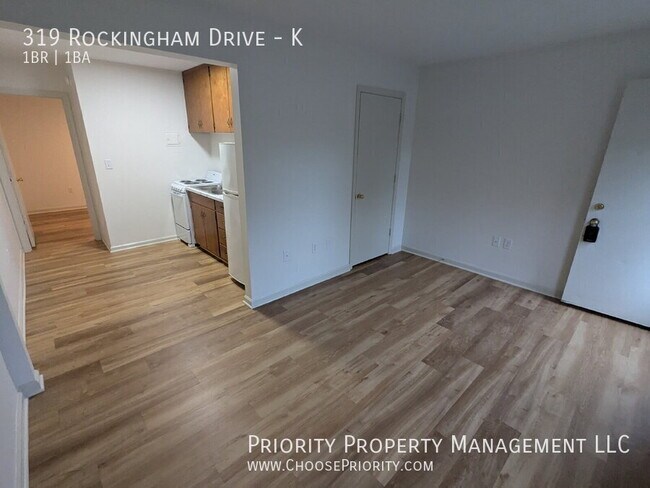 Foto del edificio - 319 Rockingham Dr