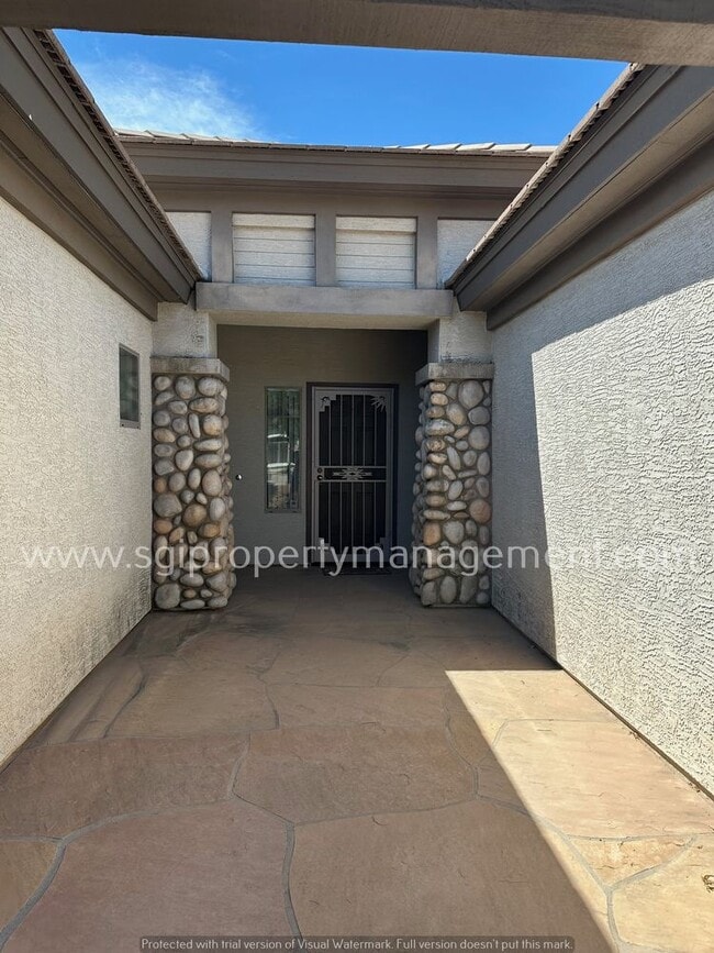 STUNNING ROVEY RANCH HOME IN IMMACULATE LI... House for Rent in