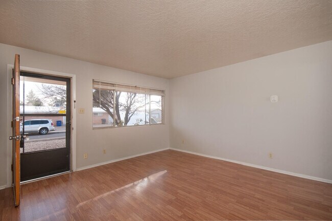 Building Photo - 2701 Dallas St NE