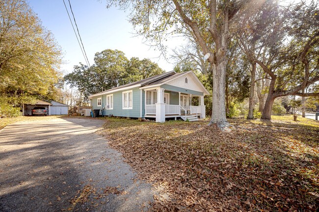 Building Photo - Cute 2 bedroom 1 bath Cottage in Pascagoula