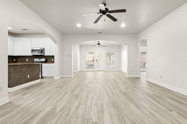 Foto del edificio - * MOVE IN SUMMER 7/25/2027 * 5 Bed 3 Bath, Short 5 Minute Walk to TCU Campus