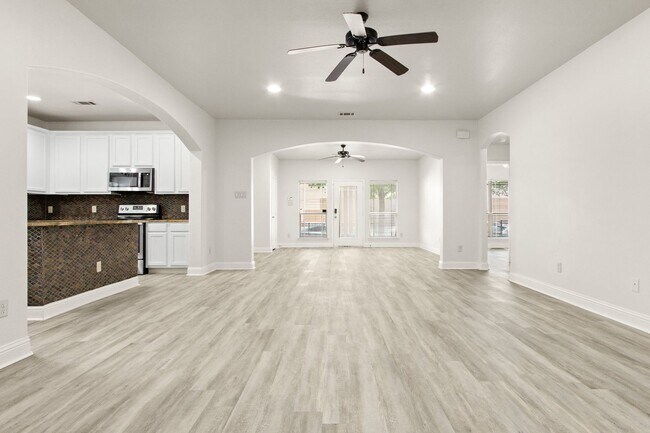 Foto del edificio - 3122 Rogers Ave