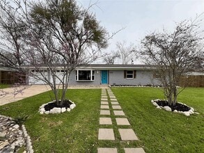 Building Photo - 808 Salem Ln