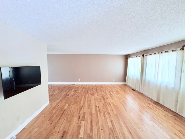 Photo - 101 Knight Cir House