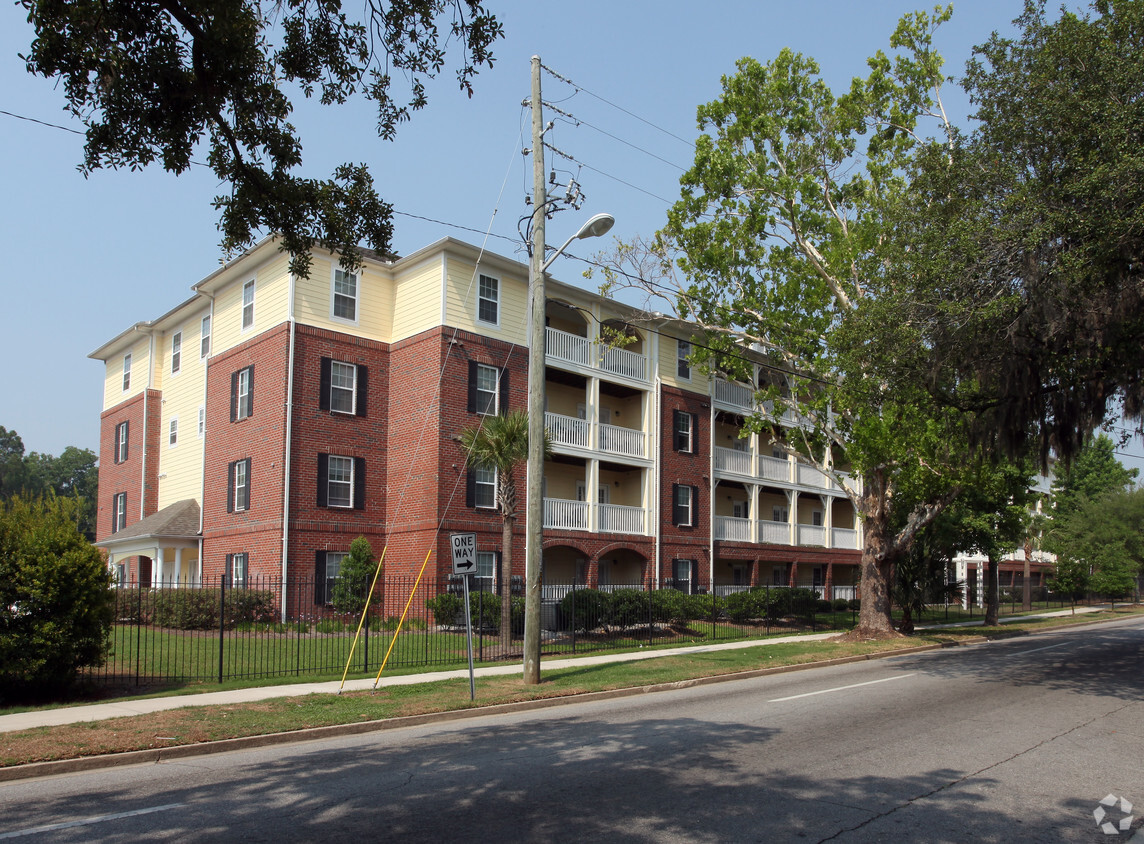 Building Photo - Veranda at Midtown