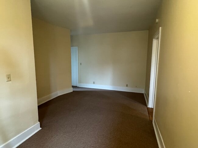 Foto del edificio - 401 Maple Ave Utilities Included