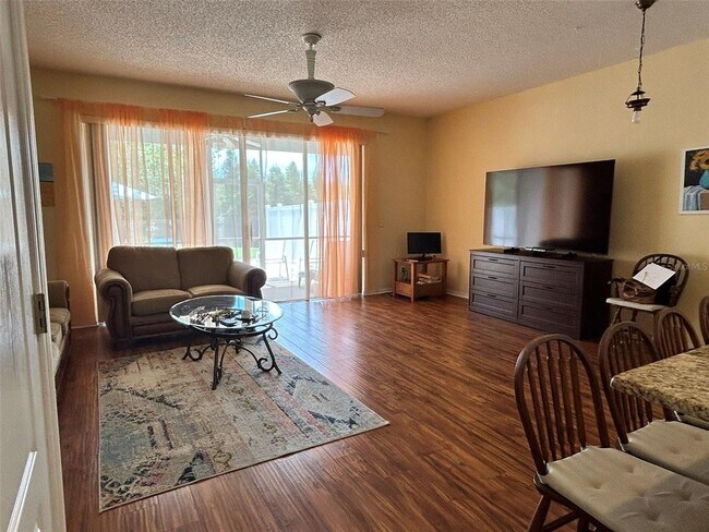 Building Photo - 245 Hemingway Dr