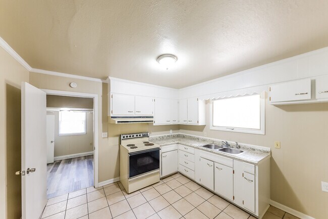 Foto del edificio - 7708 Saxon Dr SW