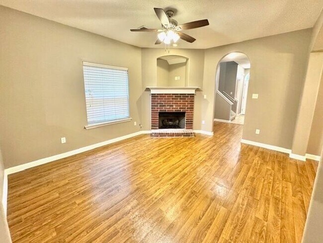 Foto del edificio - Now Leasing a 4-bedroom 2.5 bath home in Cordova off of Macon and Houston Levee