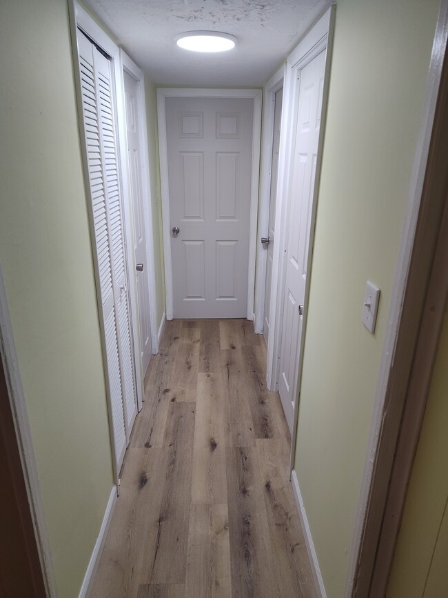 Building Photo - 14 Redbank Dr