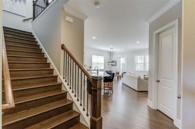 Foto del edificio - 1450 Edgebrook Ct NE