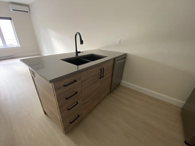 Photo du bâtiment - 180 Hillsborough Rd