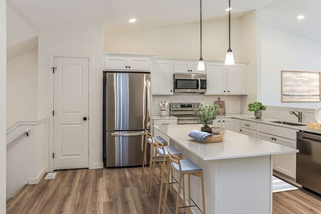 Building Photo - Move-In Special: Get ONE MONTH FREE on your first full month of rent when you sign a lease by May...