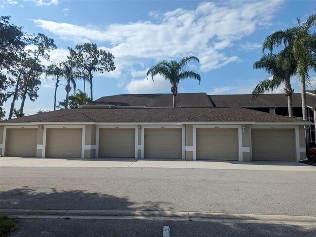 Foto del edificio - 5320 Hyland Hills Ave