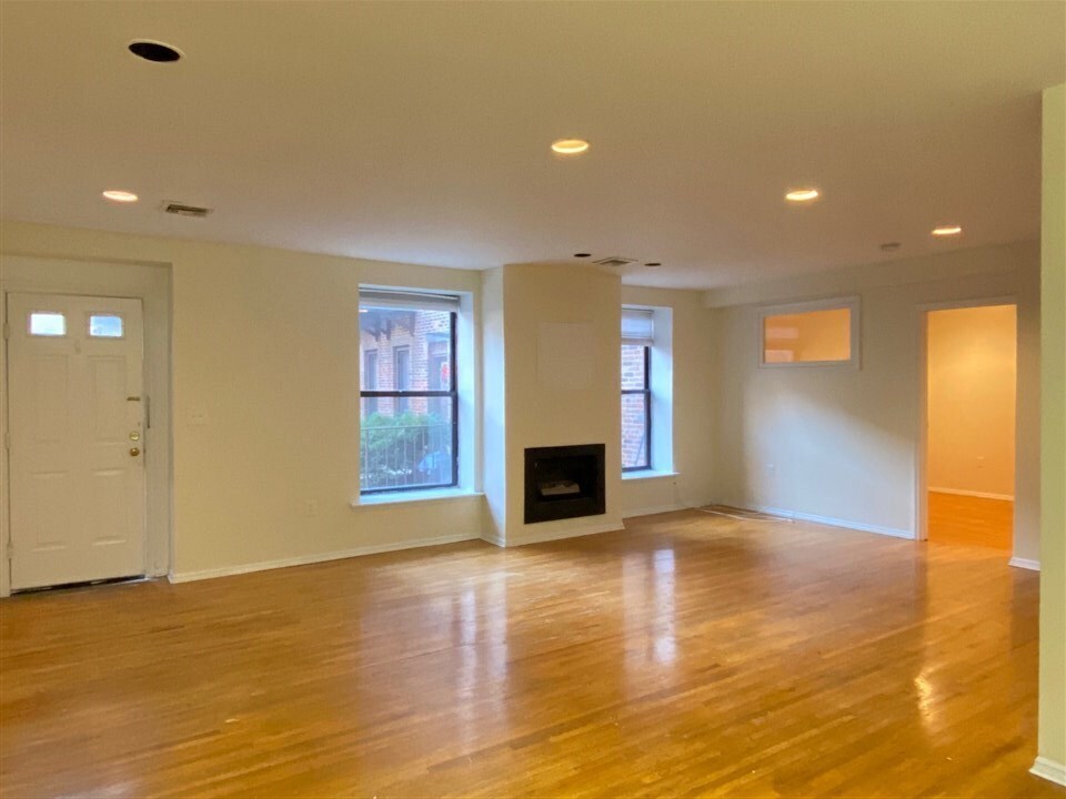 Primary Photo - 227 Adams St