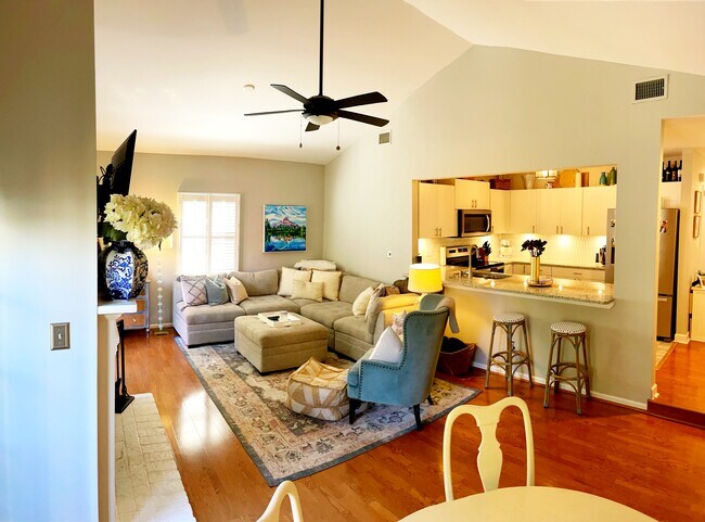 Foto del edificio - 3716 Selwyn Farms Ln