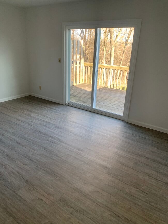 Building Photo - 11 Tiemann Dr