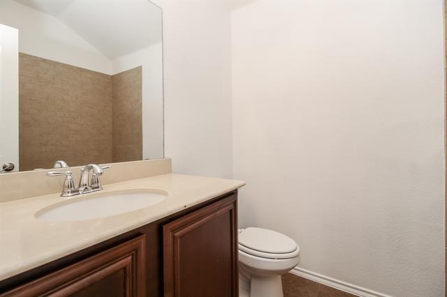 Foto del edificio - 1321 Honeywood Ln