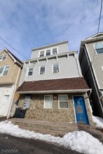 Building Photo - 41 Cedar St