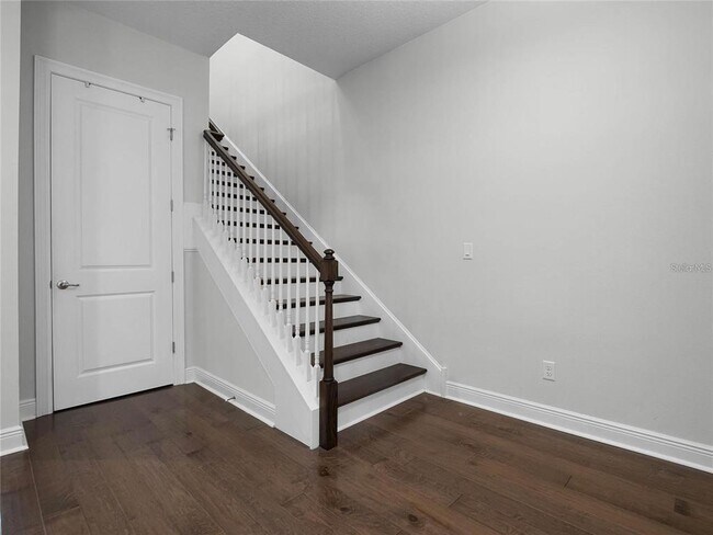 Building Photo - 8926 Bismarck Palm Dr