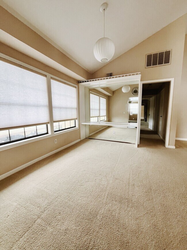 Building Photo - 14011 Seagate Dr