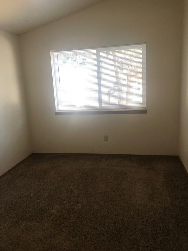 Building Photo - 1285 NW Stannium Rd